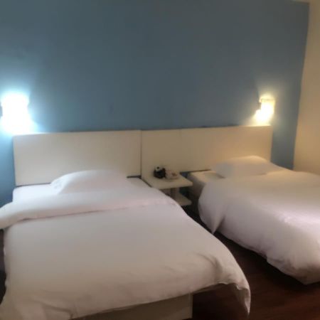 V8 Hotel Xicun Subway Branch Guangzhou Dış mekan fotoğraf
