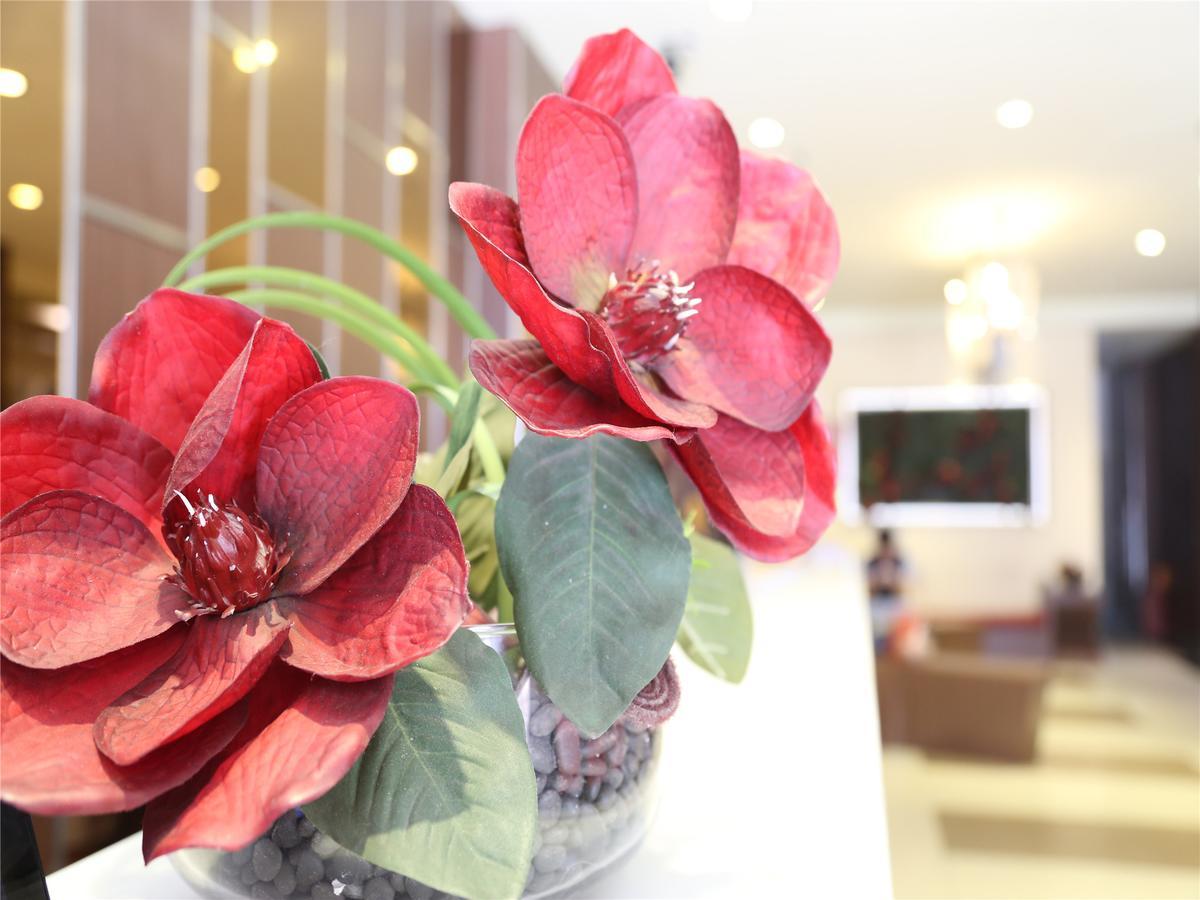 V8 Hotel Xicun Subway Branch Guangzhou Dış mekan fotoğraf