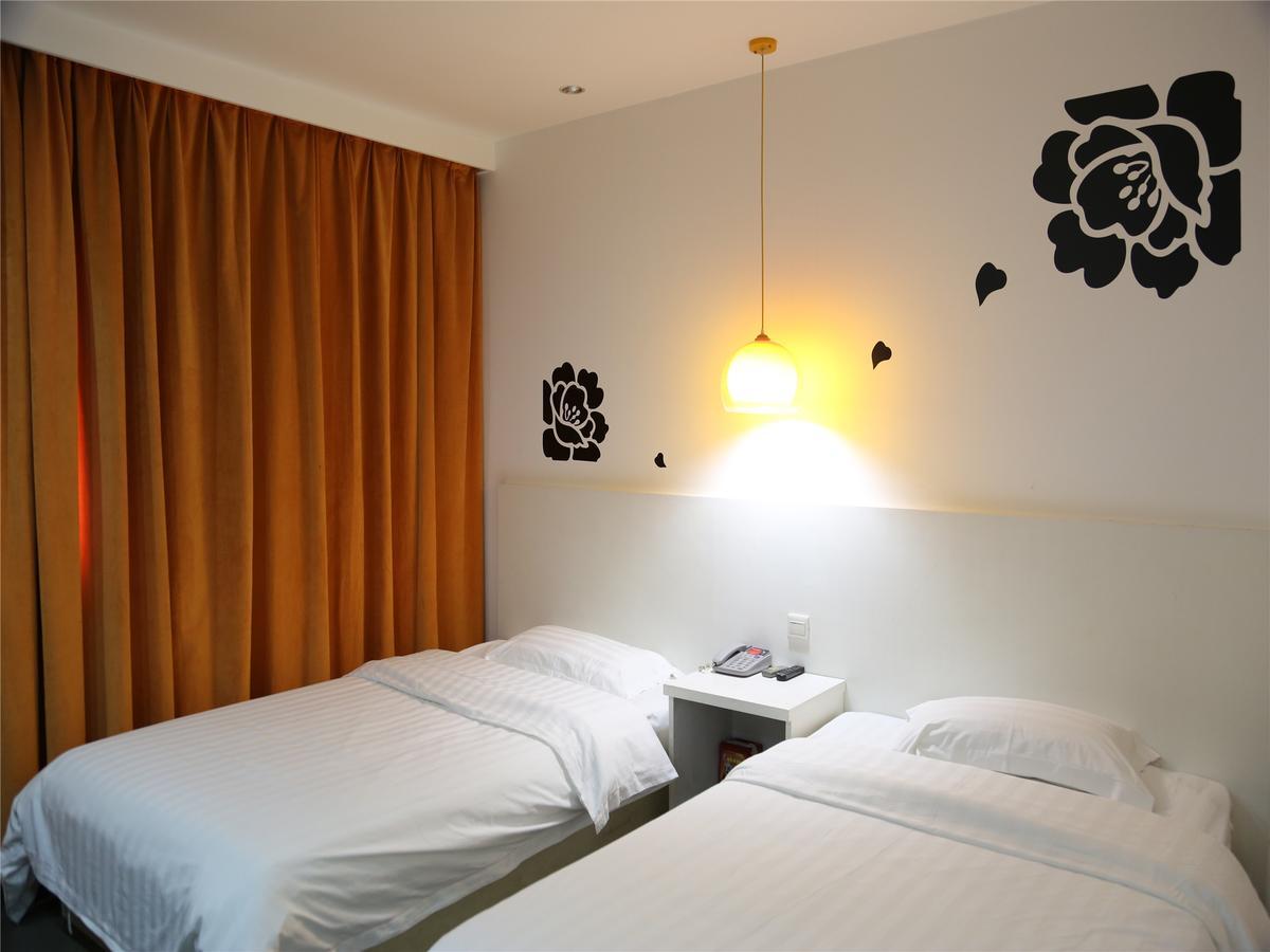 V8 Hotel Xicun Subway Branch Guangzhou Dış mekan fotoğraf