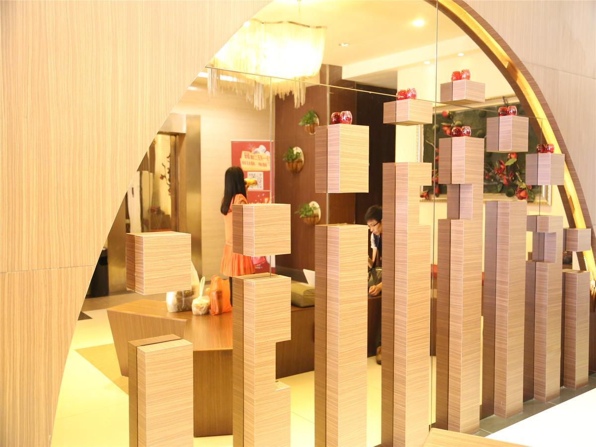 V8 Hotel Xicun Subway Branch Guangzhou Dış mekan fotoğraf