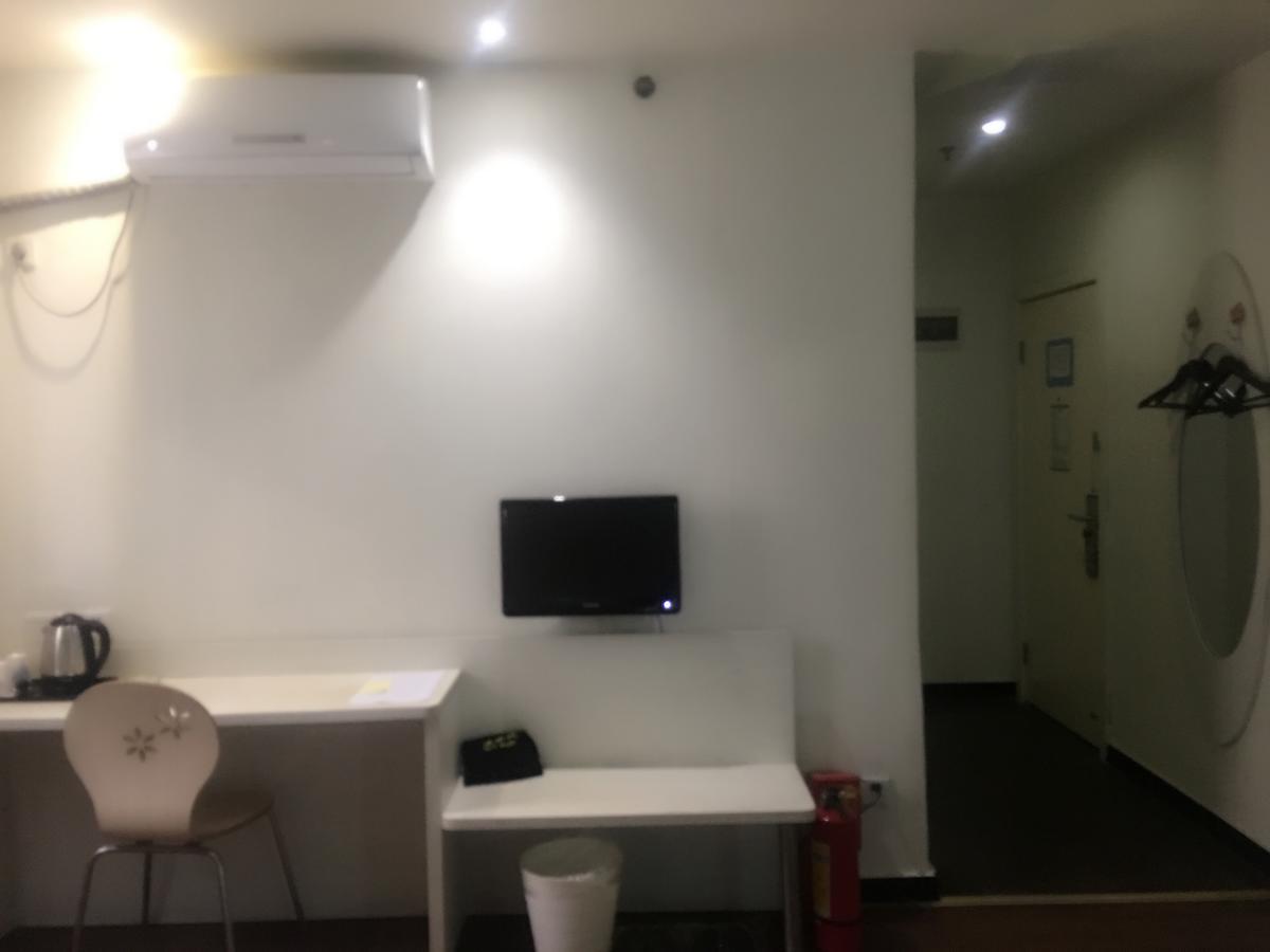 V8 Hotel Xicun Subway Branch Guangzhou Dış mekan fotoğraf