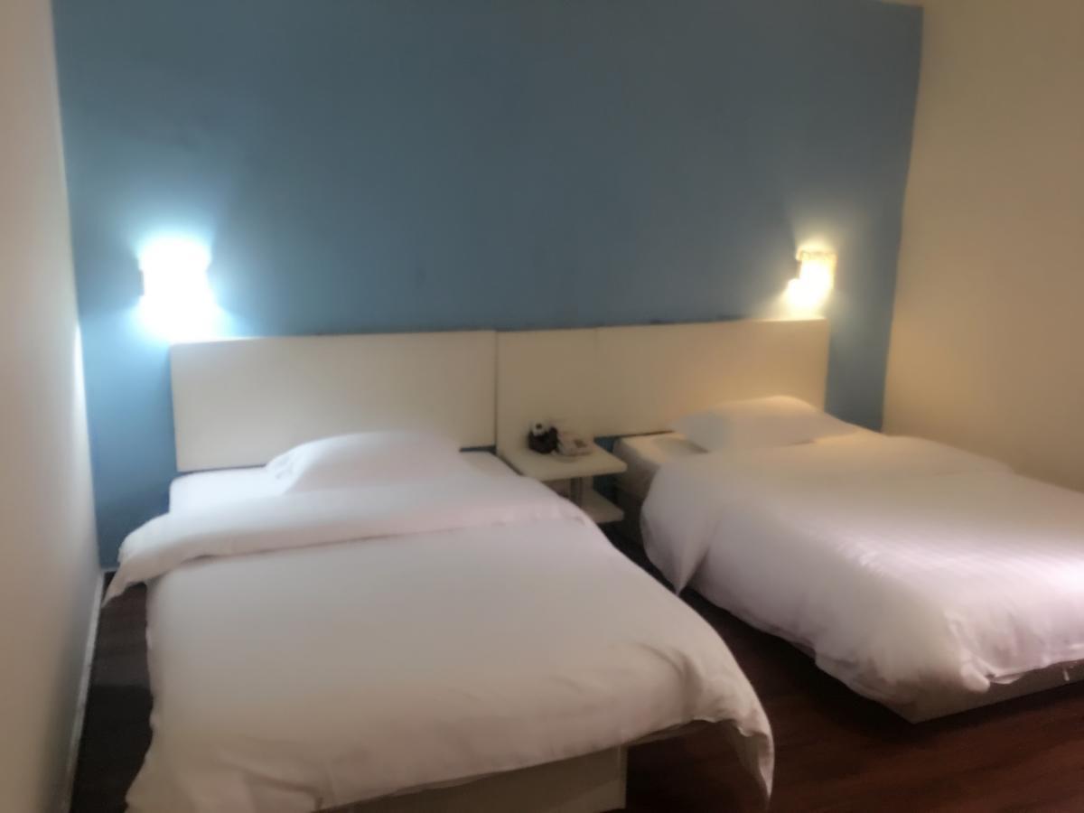 V8 Hotel Xicun Subway Branch Guangzhou Dış mekan fotoğraf